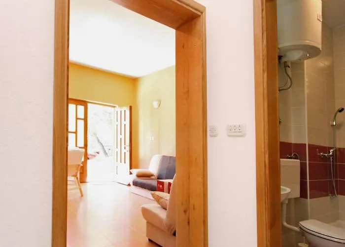 With Parking Space - 6768 Appartement Makarska